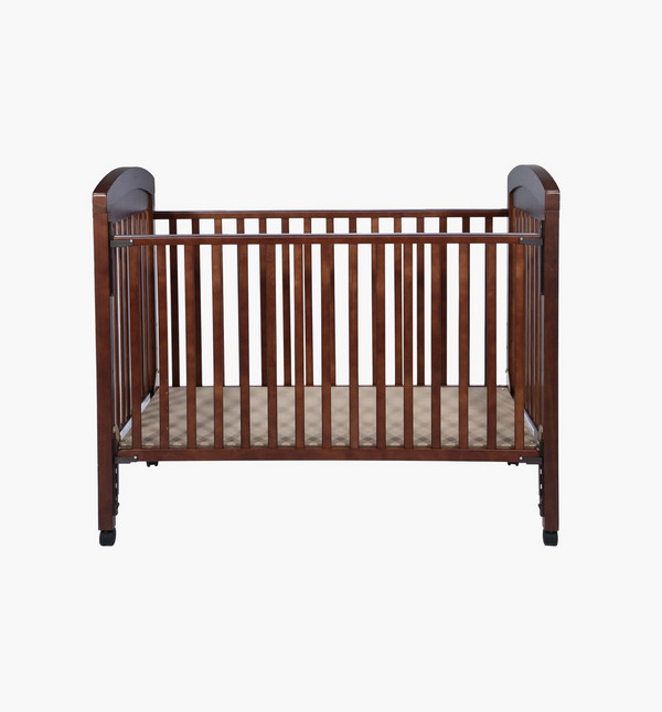Shop Juniors Magaret Wooden Crib with Three Adjustable Heights