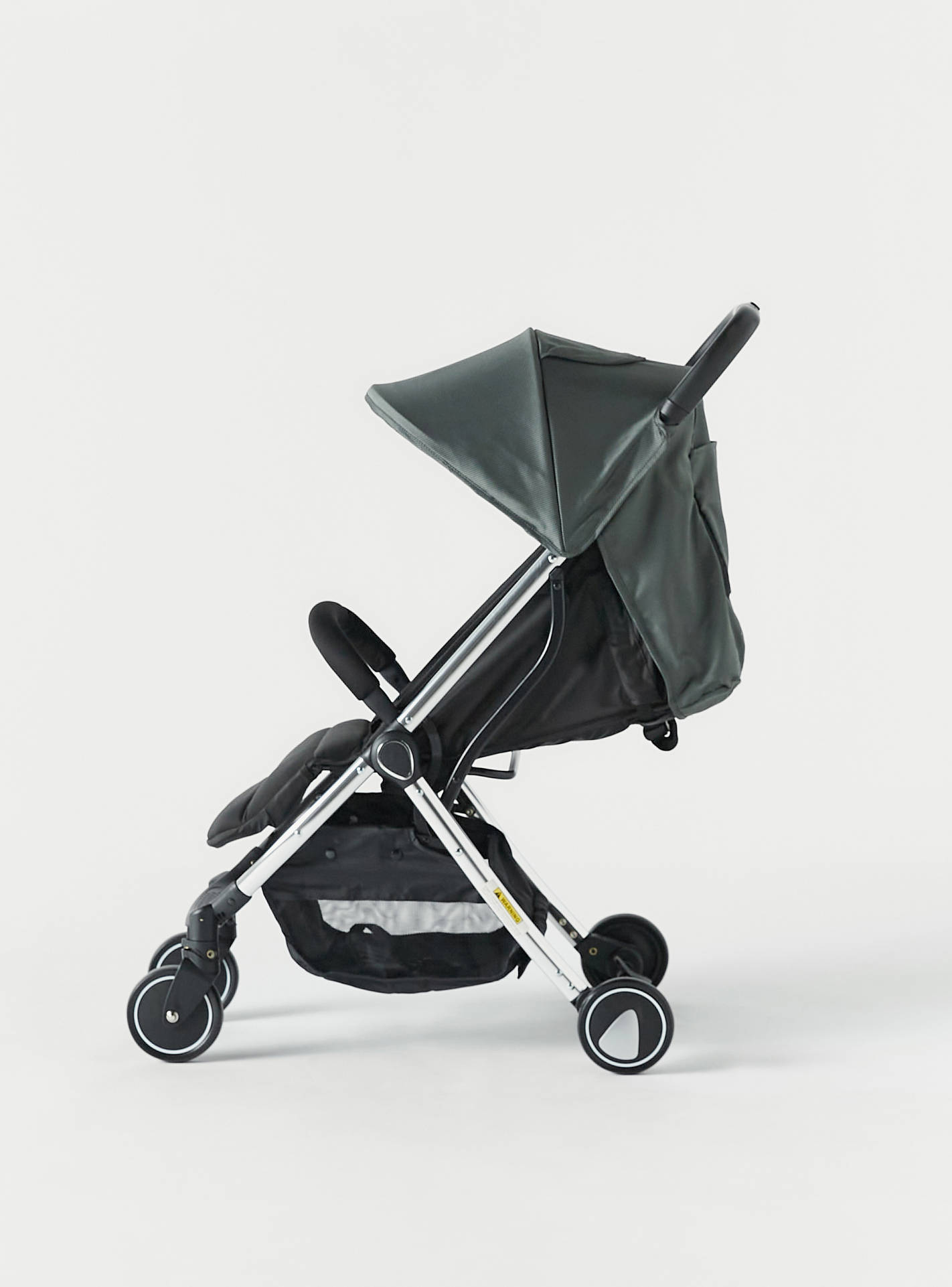 Giggles Pouch Cabin Approved Stroller with 3-Fold System, Aluminium Frame and Wheel Lock-baby-gear-strollersandprams-strollers-image-3