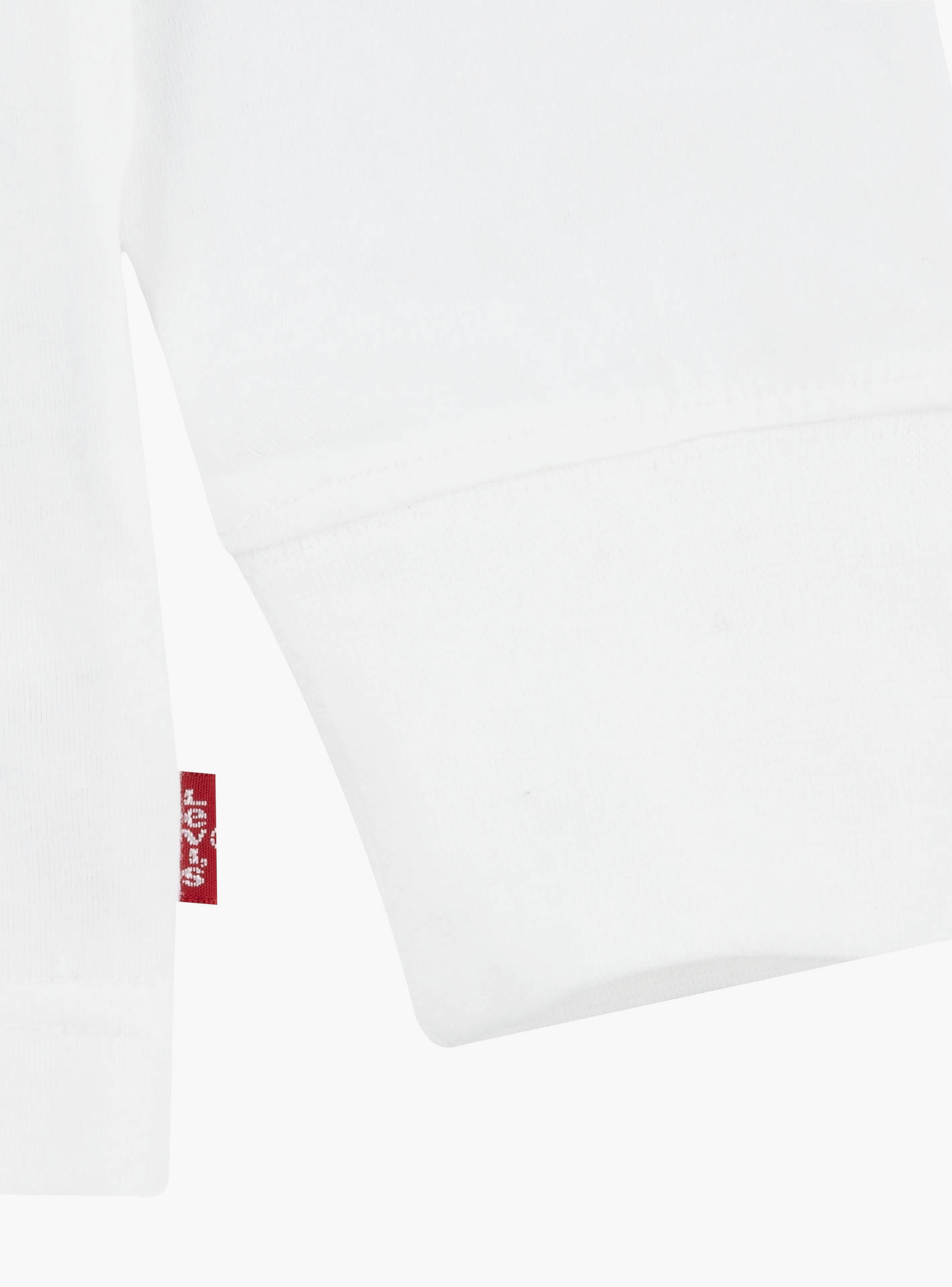 This stylish T-shirt exudes class and sophistication, with its sleek design and attention-grabbing logo print on the front. Perfect for any occasion, this versatile piece can be effortlessly paired with jeans and sneakers for a complete and trendy look. Elevate your kid's style game with this charming and fashionable Levi's T-shirt. Don't miss out on the opportunity to enhance their wardrobe with this timeless and iconic piece.-boys-clothing-tshirtsandpolos-image-4
