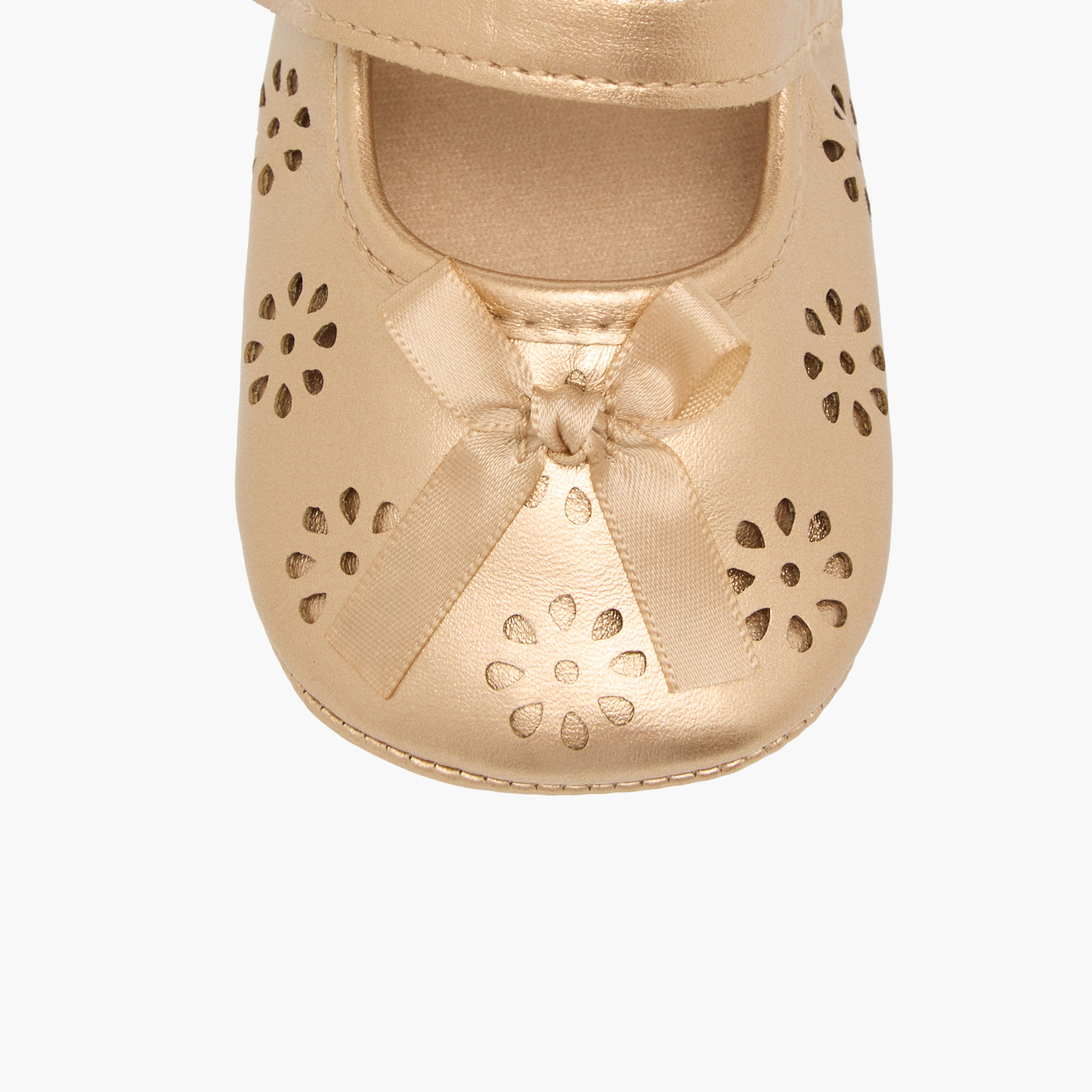 بوت بتصاميم مفرغة وشريط إغلاق من جيجلز-promo_babyshop_Buy3for10_UAE230426-image-4