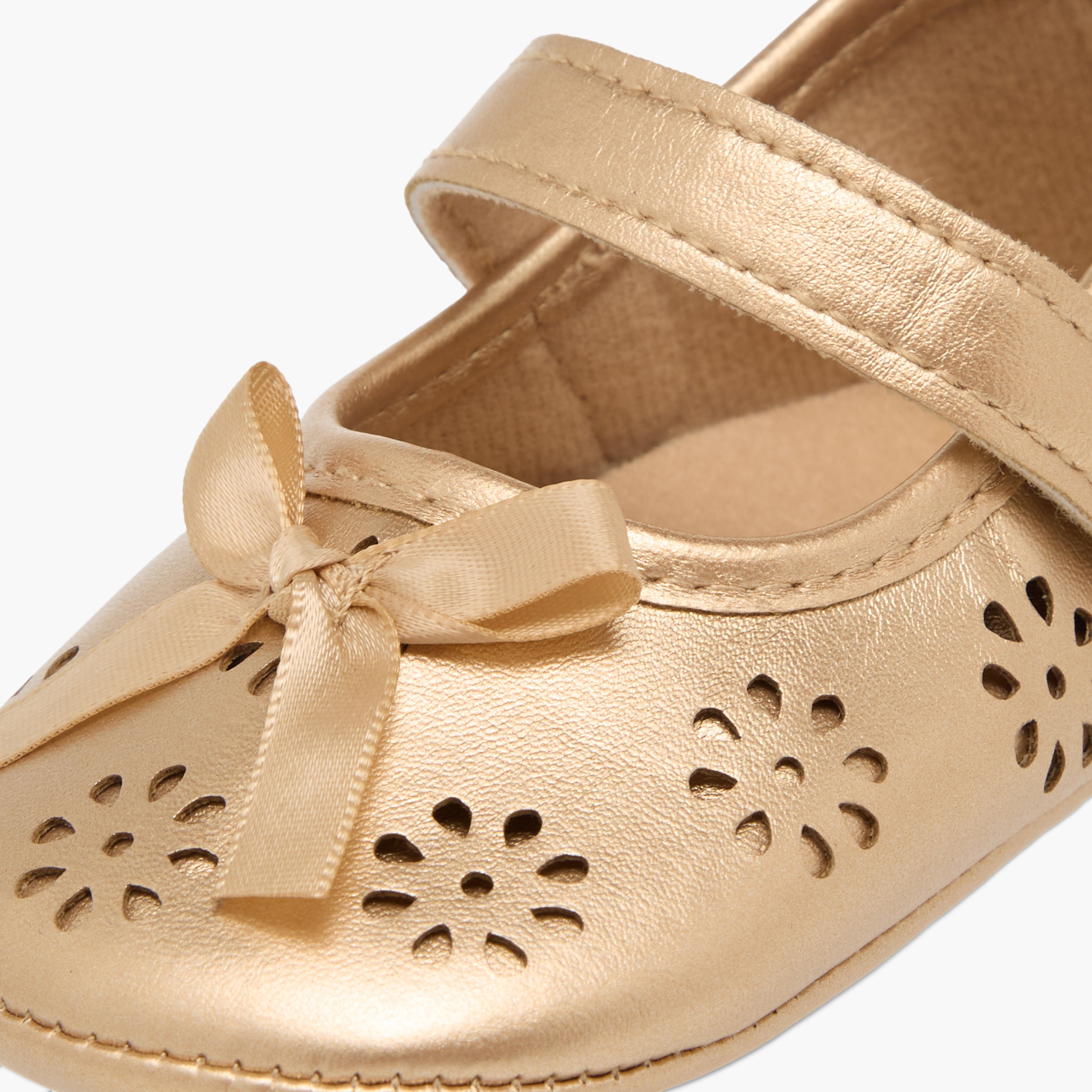بوت بتصاميم مفرغة وشريط إغلاق من جيجلز-promo_babyshop_Buy3for10_UAE230426-image-6