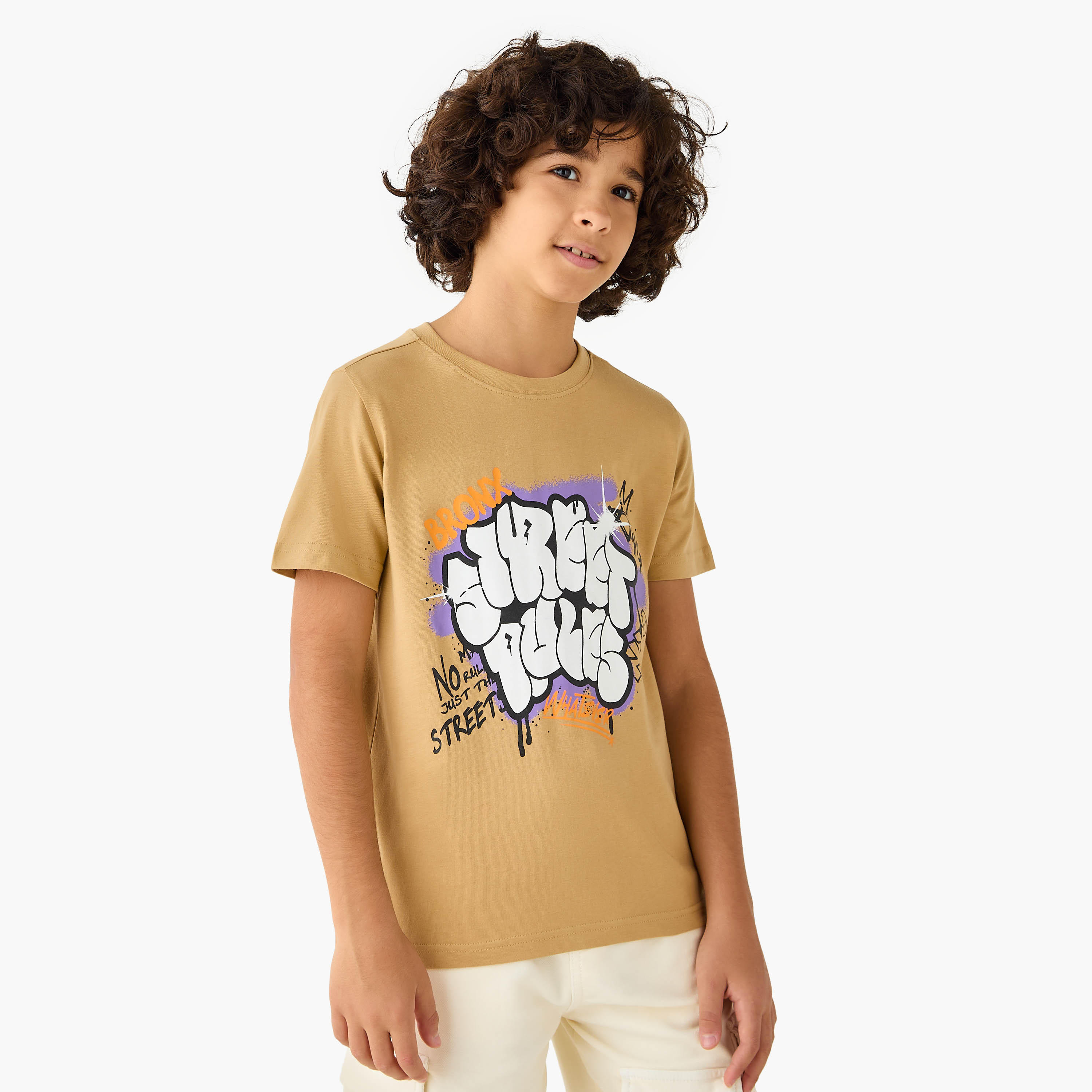 تيشيرت بطبعات جرافيتي من جونيورز-promo_babyshop_Buy2for30_UAE280426-image-1