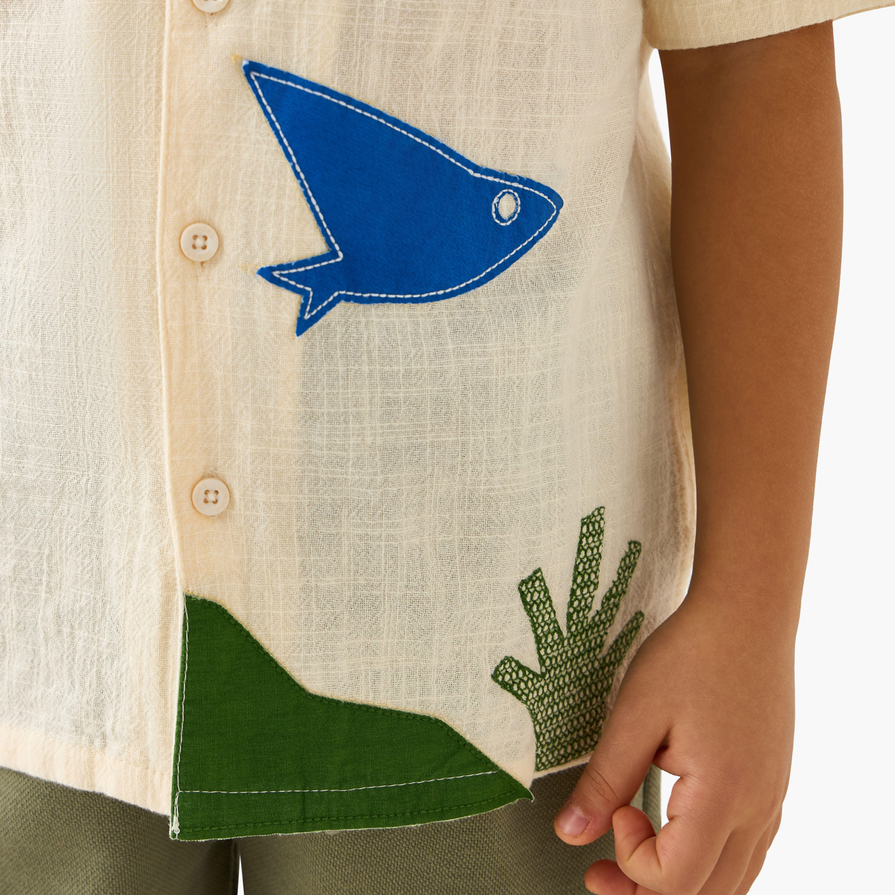 قميص بأكمام قصيرة وتزيينات من جونيورز-boys-clothing-shirts-image-4