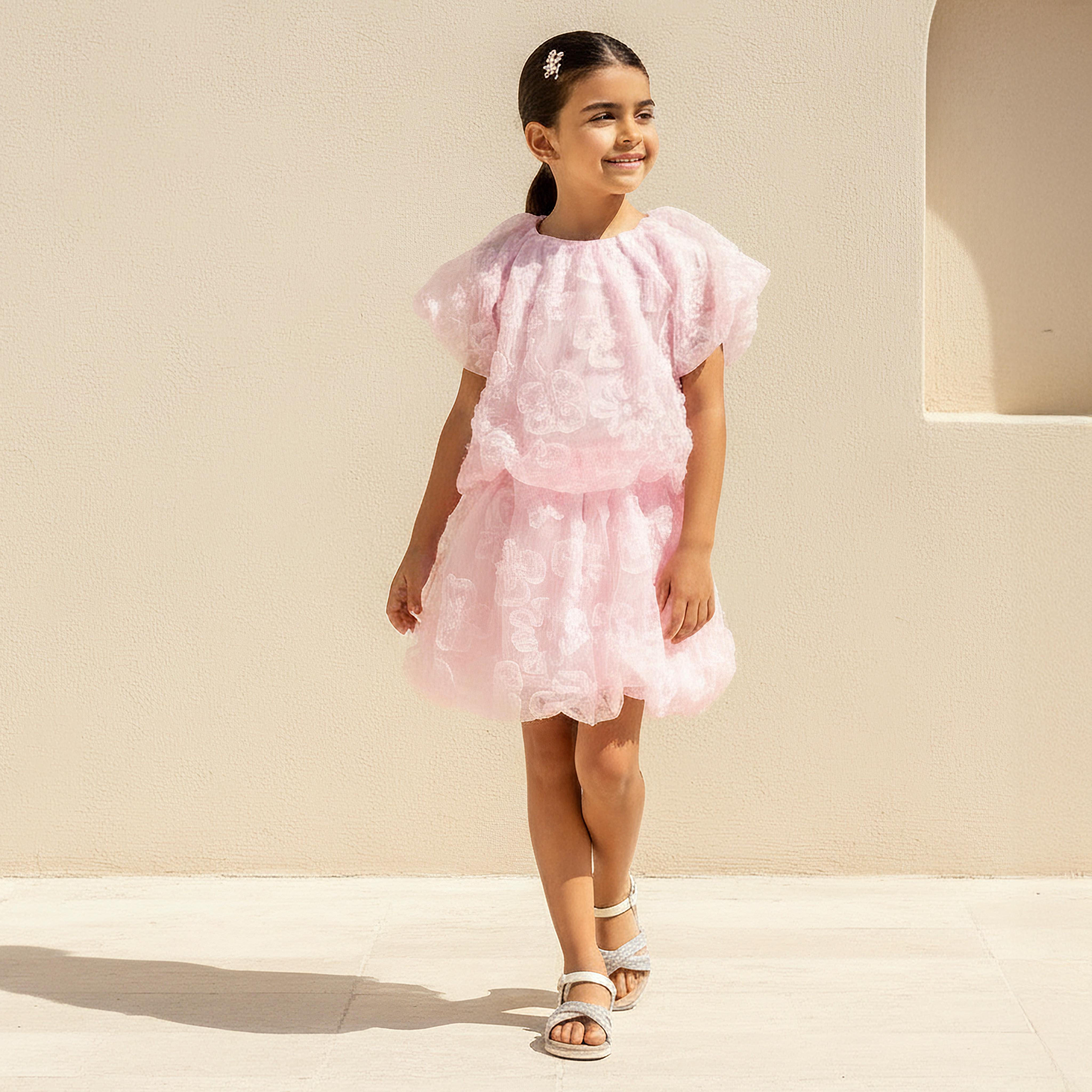 طقم تنورة وبلوزة بياقة ضيقة وأكمام قصيرة بنقوش أزهار من جونيورز-baby-girls-clothing-setsandcoords-image-1
