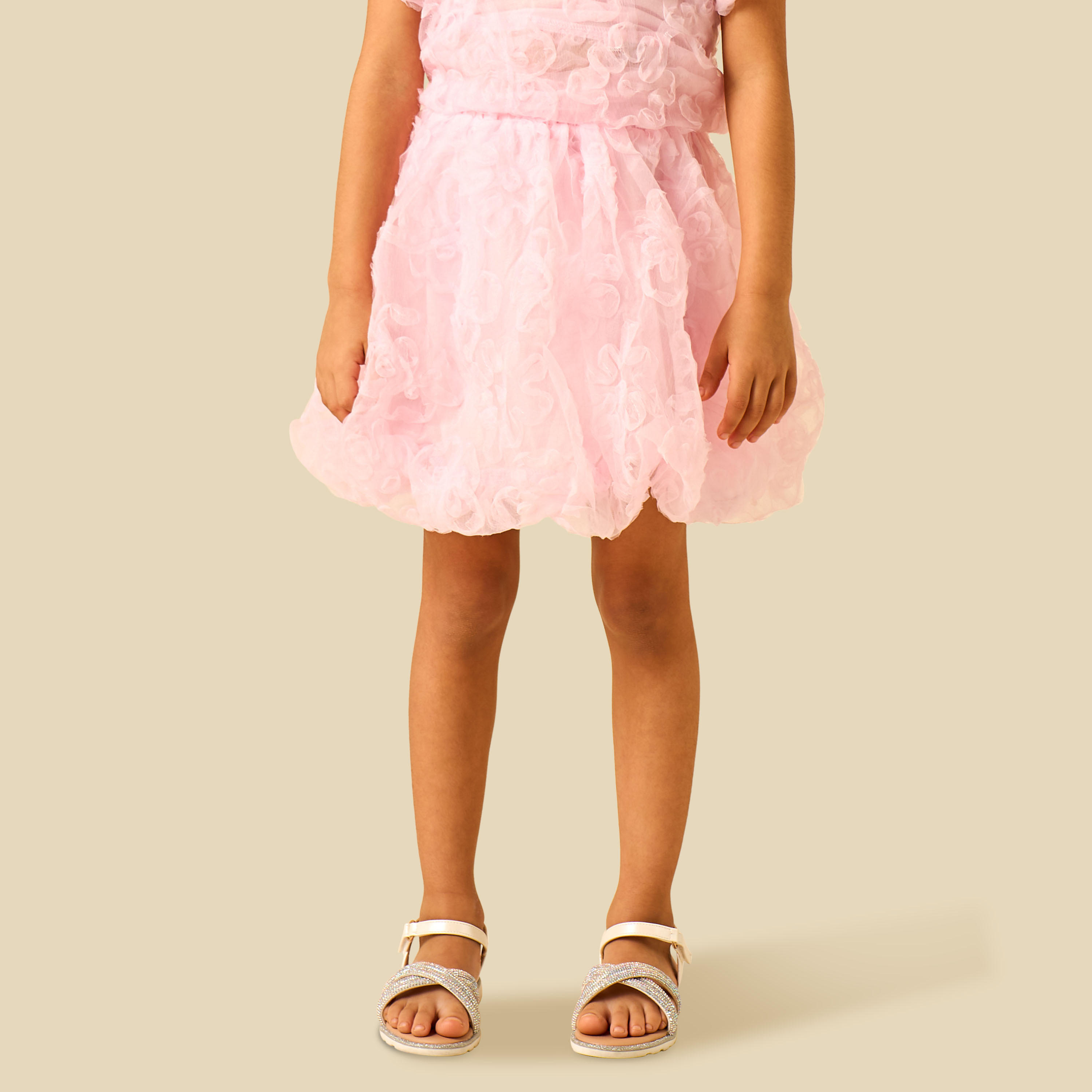 طقم تنورة وبلوزة بياقة ضيقة وأكمام قصيرة بنقوش أزهار من جونيورز-baby-girls-clothing-setsandcoords-image-2