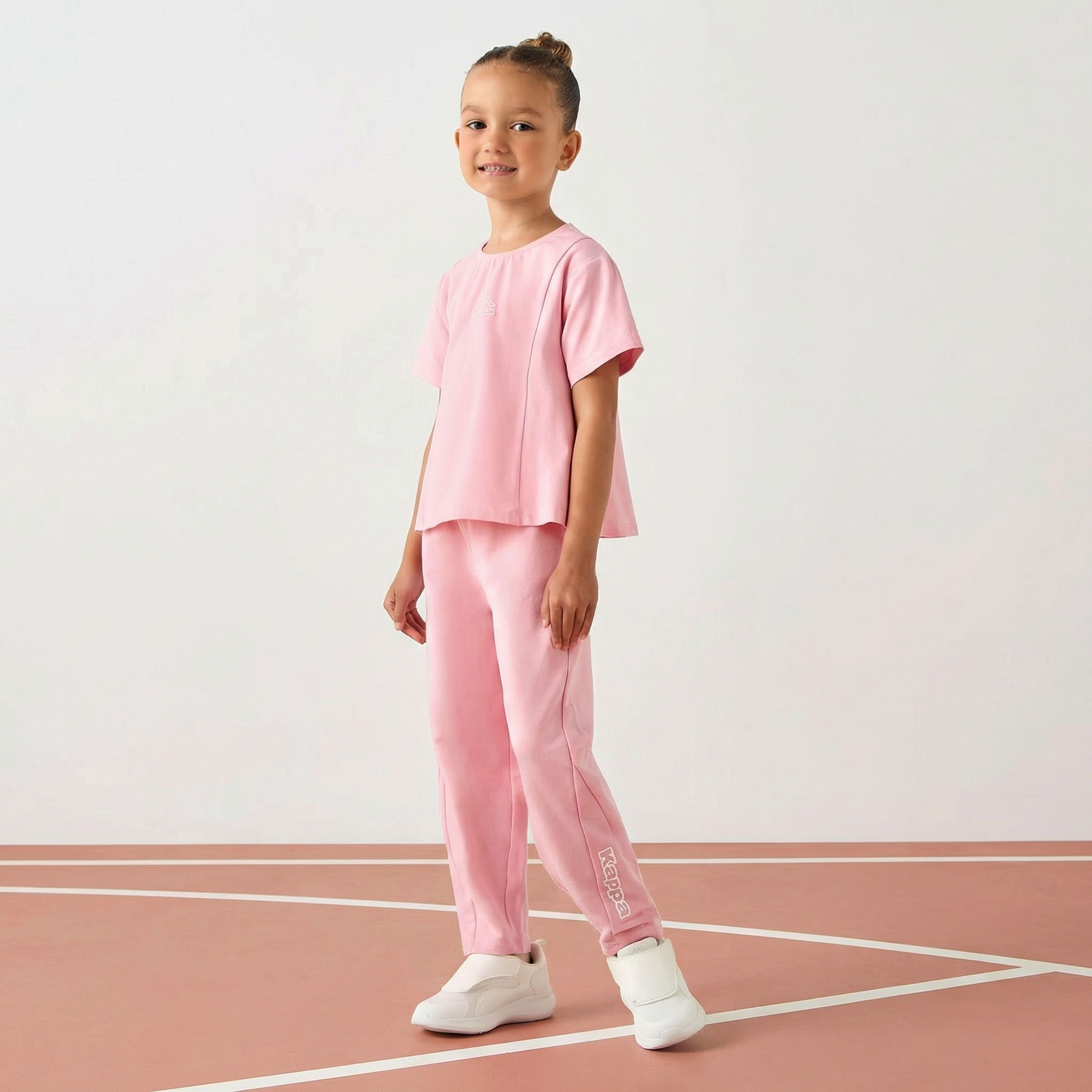 طقم بنطلون رياضي وتيشيرت بأكمام قصيرة بياقة ضيقة وطبعات شعار من كابا-girls-clothing-sportswear-sets-image-1