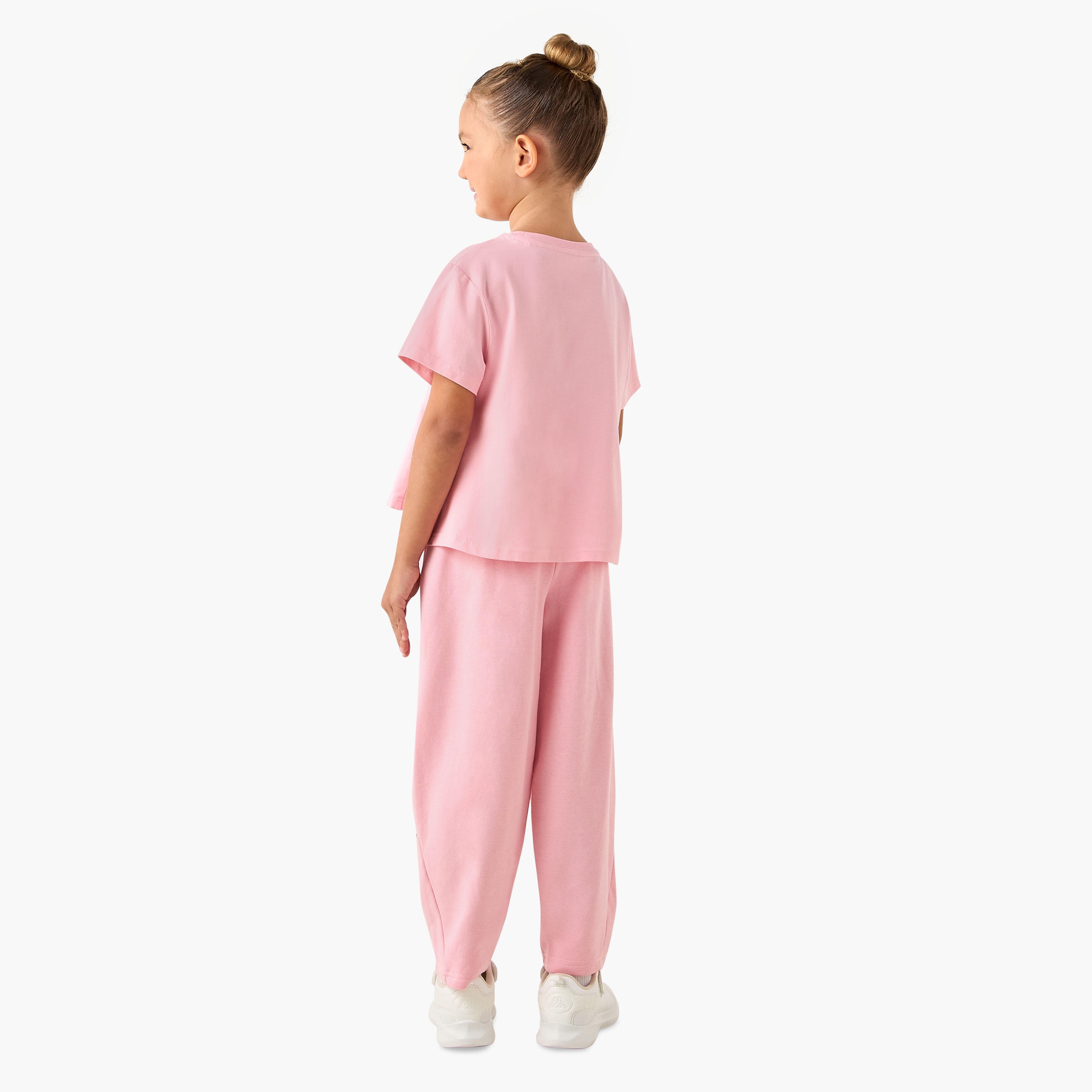 طقم بنطلون رياضي وتيشيرت بأكمام قصيرة بياقة ضيقة وطبعات شعار من كابا-girls-clothing-sportswear-sets-image-4