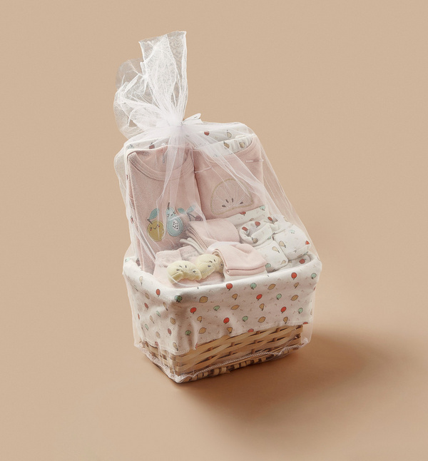 اشتري طقم سلة هدايا ملابس 12 قطعة بطبعات من جونيورز أونلاين محل