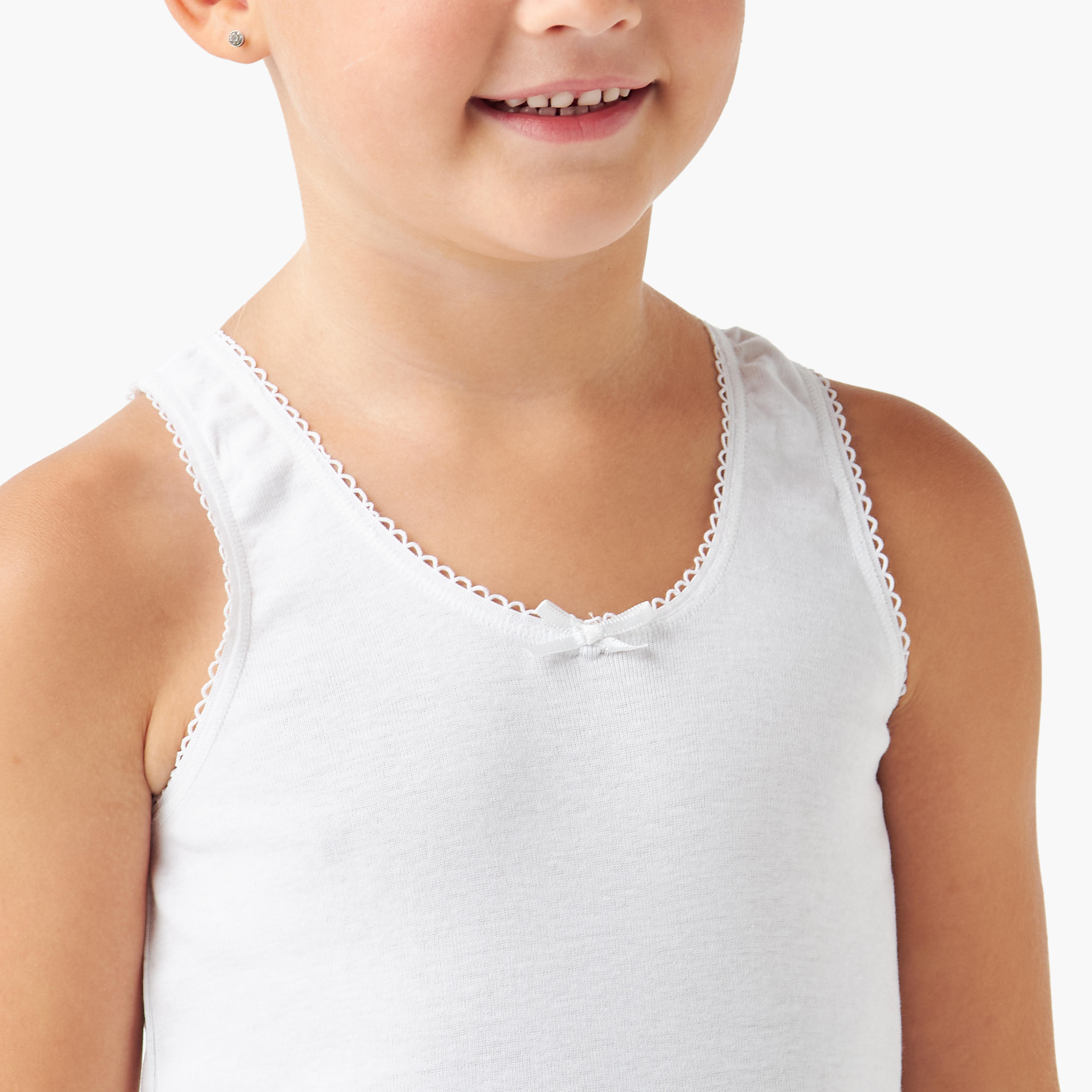 سترة دون أكمام سادة وبتفاصيل شريطة من جونيورز- طقم من 3 قطع-girls-clothing-innerwear-vests-image-4