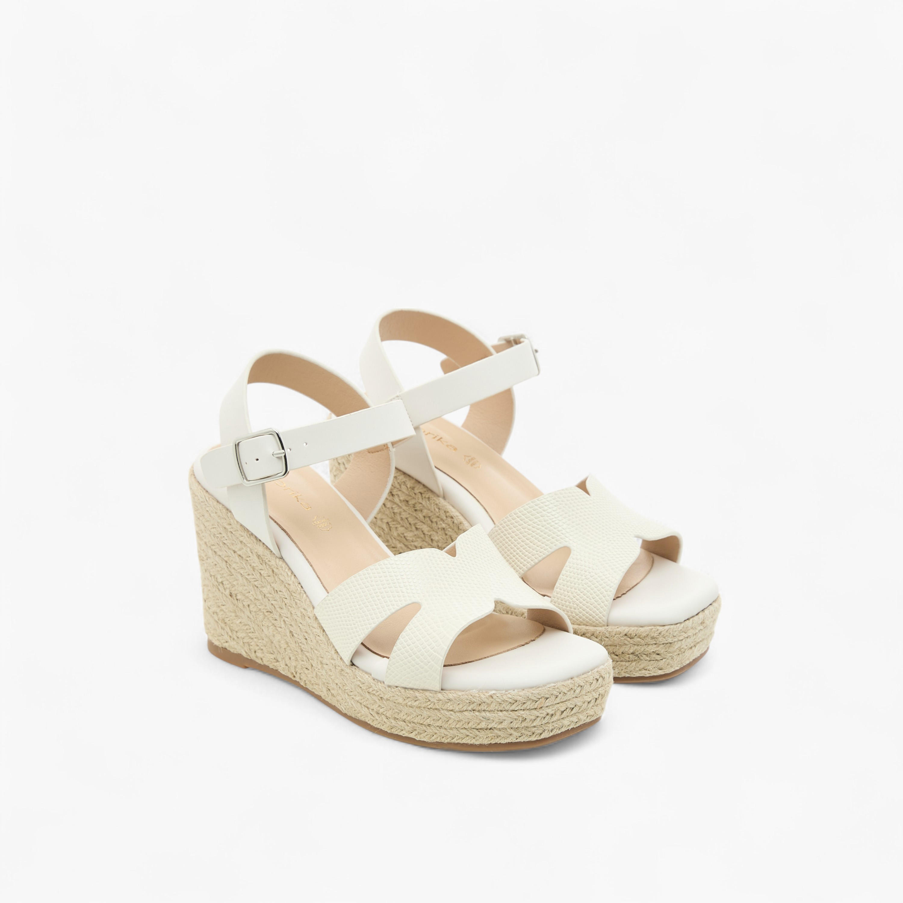 صندل بارز الملمس بكعب ويدج وإبزيم إغلاق من بابريكا-women-shoes-sandals-heeled-image-1